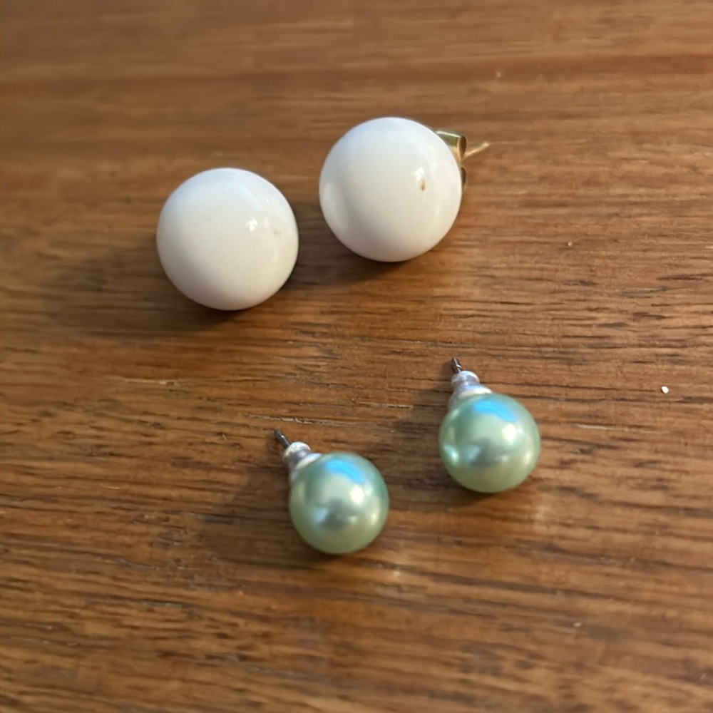 2 pair White ball vintage and light blue pearl stud earrings